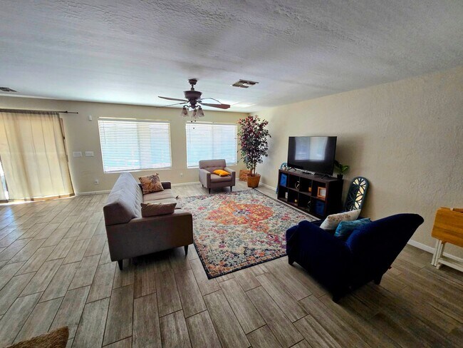 Building Photo - STUNNING 4 Bed, 2.5 Bath Oasis with Pool Your Dream Home Awaits!