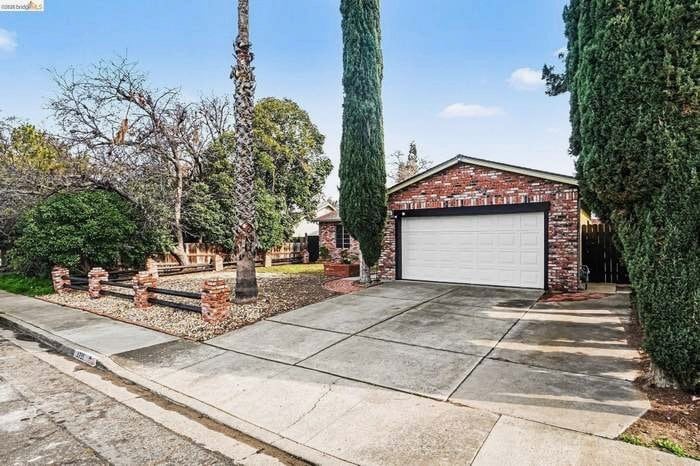 Building Photo - 2725 Entrada Cir