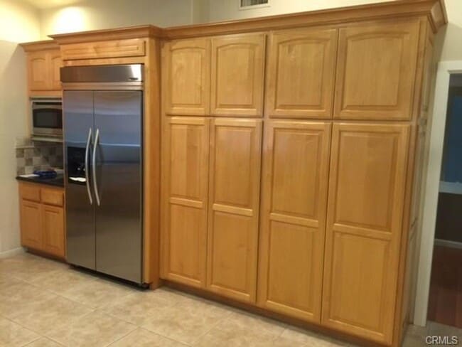 Building Photo - 542 E Adams Ave