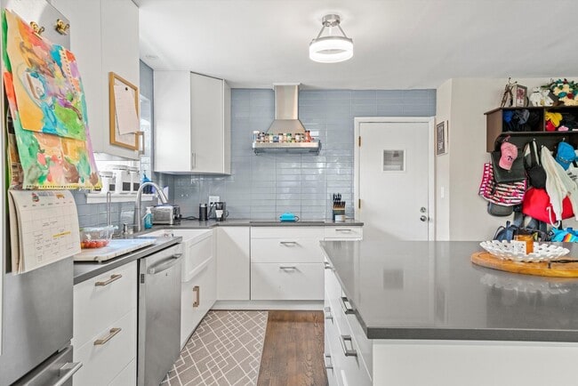 Building Photo - 8819 N Wisner St