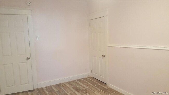 Building Photo - 14-16 Horton Avenue Unit 1st Floor