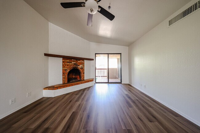 Building Photo - 3031 N Civic Center Plaza