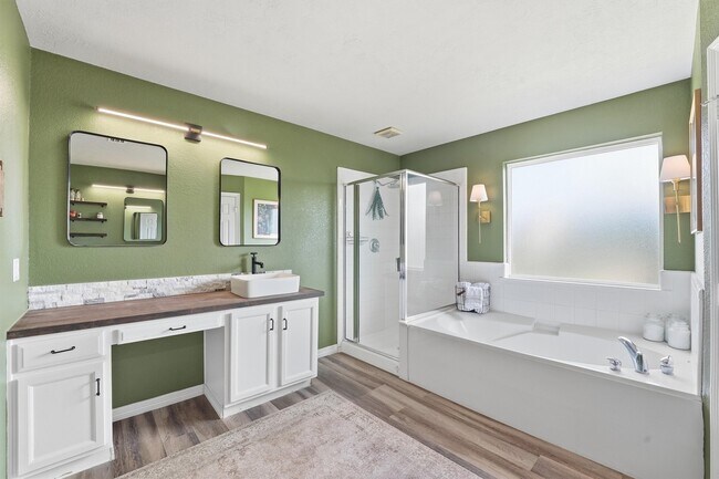 Building Photo - 6215 Lake Chase Ct