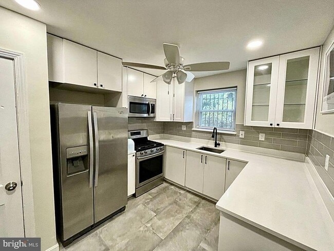 Building Photo - 5901 Middleton Ln