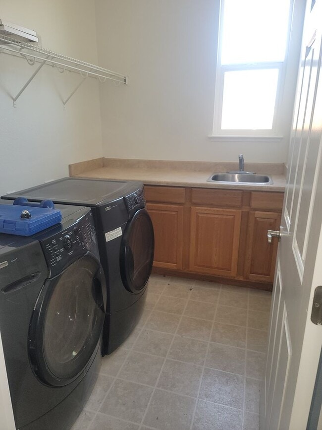 Building Photo - 4 Bedroom Coming Soon In Elk Grove!