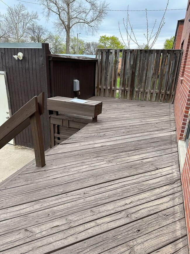 Building Photo - Downtown 3 bed 2 bath townhome *PRICE DROP*