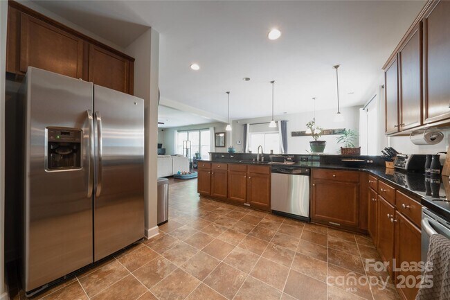 Building Photo - 4938 El Molino Dr