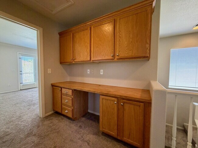 Building Photo - GATED 3 BED 2.5 BATH 1 CAR GARAGE SINGLE FAMILY HOME WITH COMMUNITY POOL