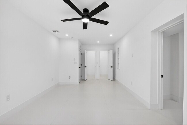 Building Photo - 1410 Beta Ct N
