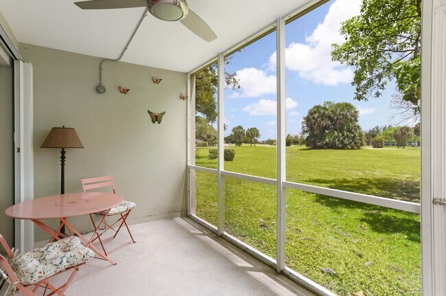 Building Photo - 2800 N Palm Aire Dr