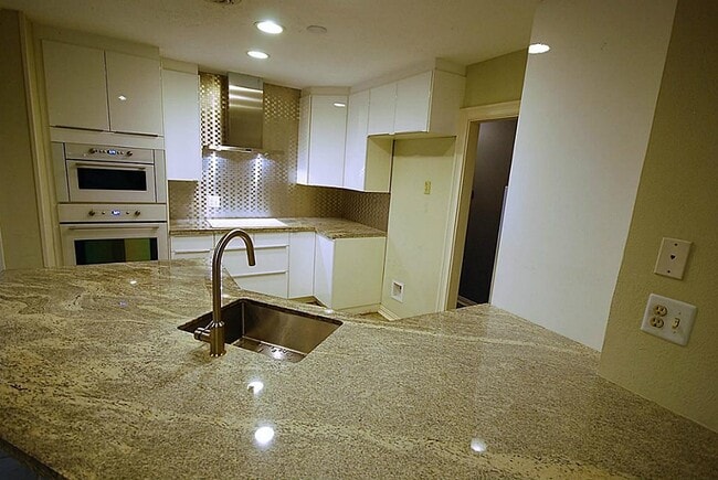 Building Photo - 986 Chamboard Ln