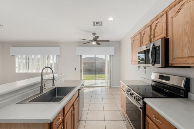 Building Photo - 14625 W Amelia Ave