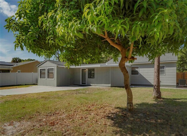 Building Photo - 1420 Alhambra Way S