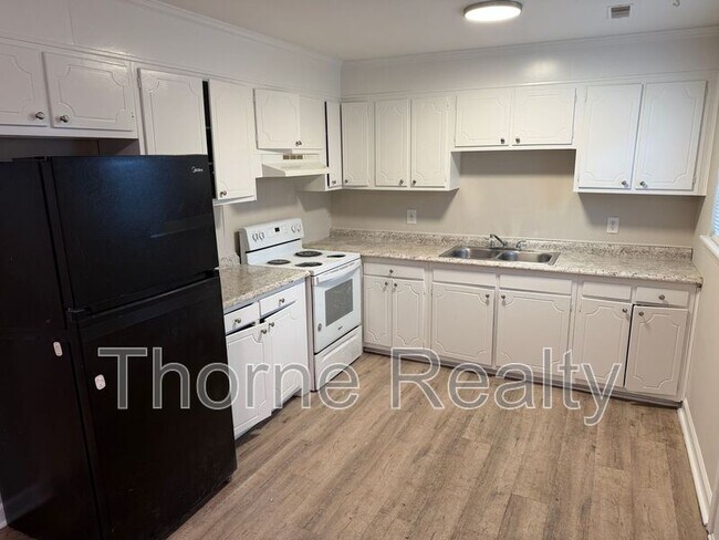 Building Photo - 1318 Maple St