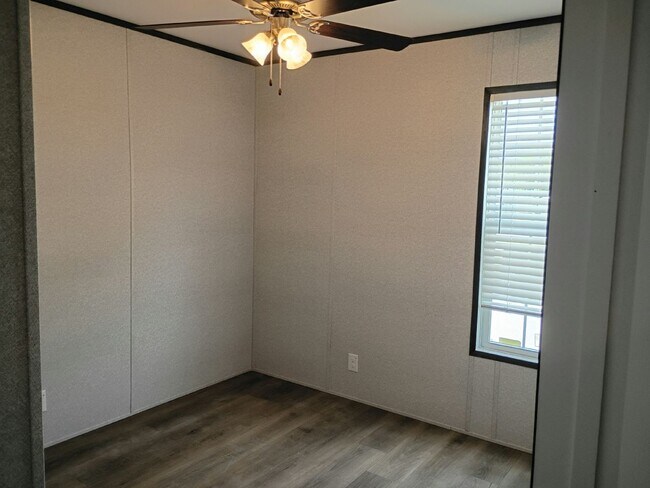 Building Photo - 27 Pryor Ln