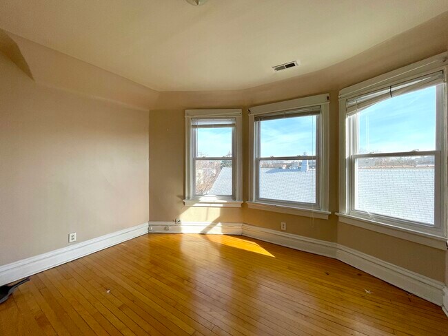 Building Photo - 3434 W Drummond Pl