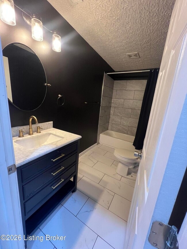 Building Photo - 1107 Logan St