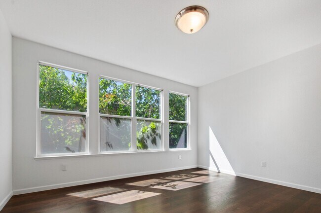 Building Photo - 991 Zephyr Ct