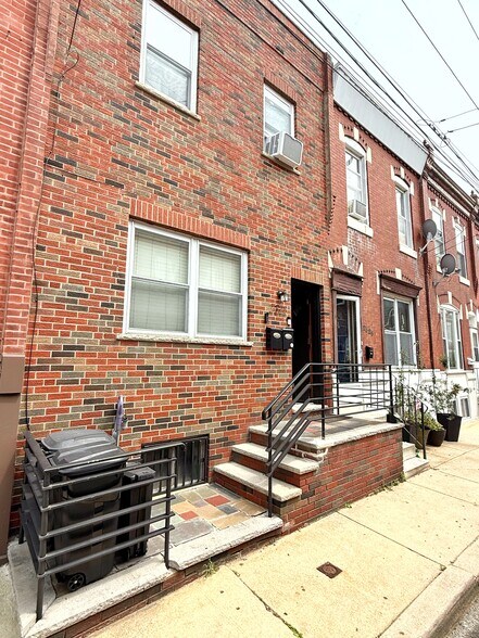 Building Photo - 2323 S Carlisle St