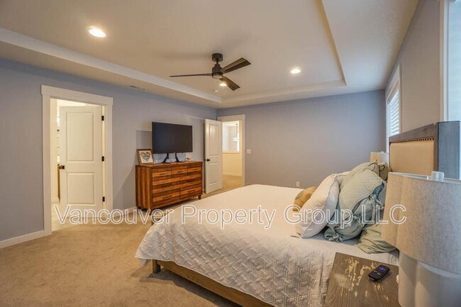 Building Photo - 737 SE 38th St