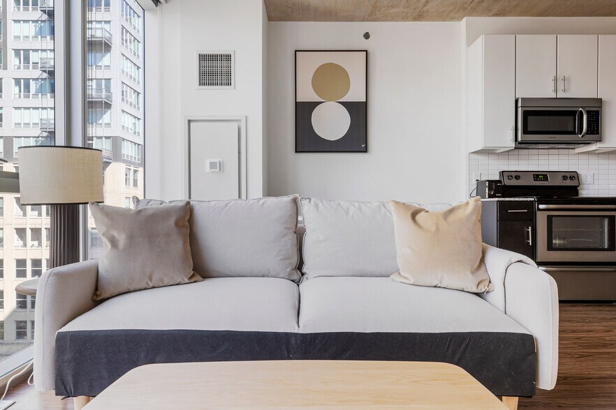 Building Photo - 601 W Jackson Blvd