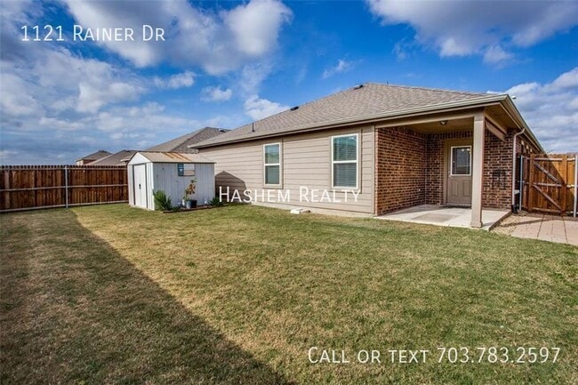 Building Photo - 1121 Rainer Dr