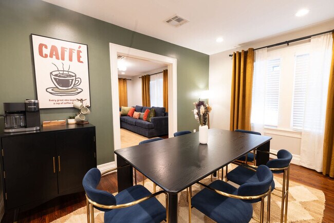 Building Photo - 725 Peddie St