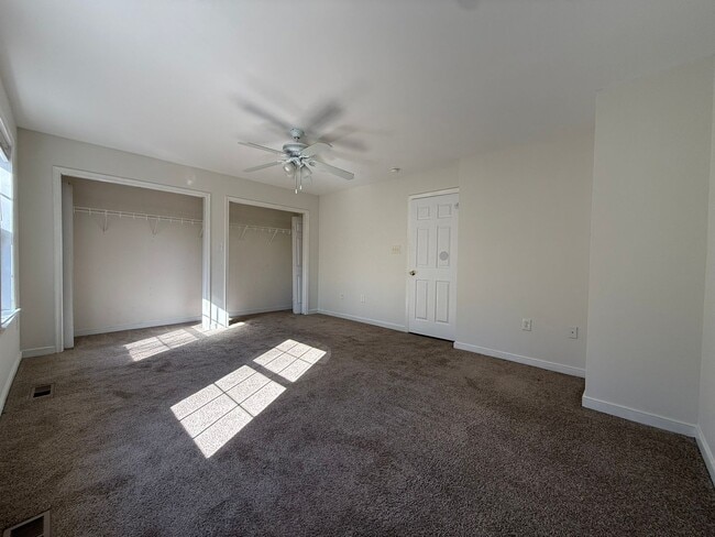 Building Photo - 3-bedroom 3.5 bath townhouse $500 off first month's rent