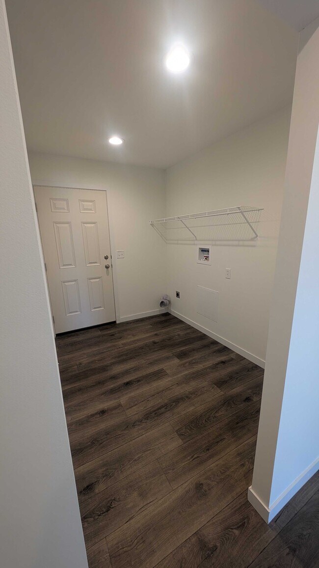 Building Photo - 9383 Evergreen Dr