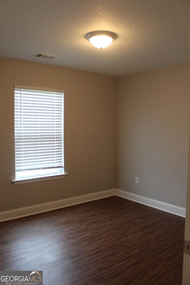 Building Photo - 7040 White Pine Ave