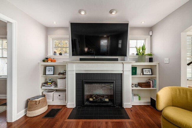 Building Photo - 190 E Dominion Blvd