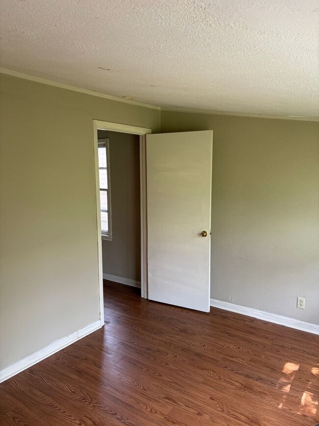 Building Photo - 1920 Windsor Ave