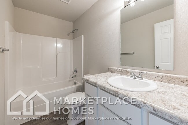 Building Photo - 981 E Starling St