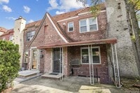 Building Photo - 85-74 67th Ave
