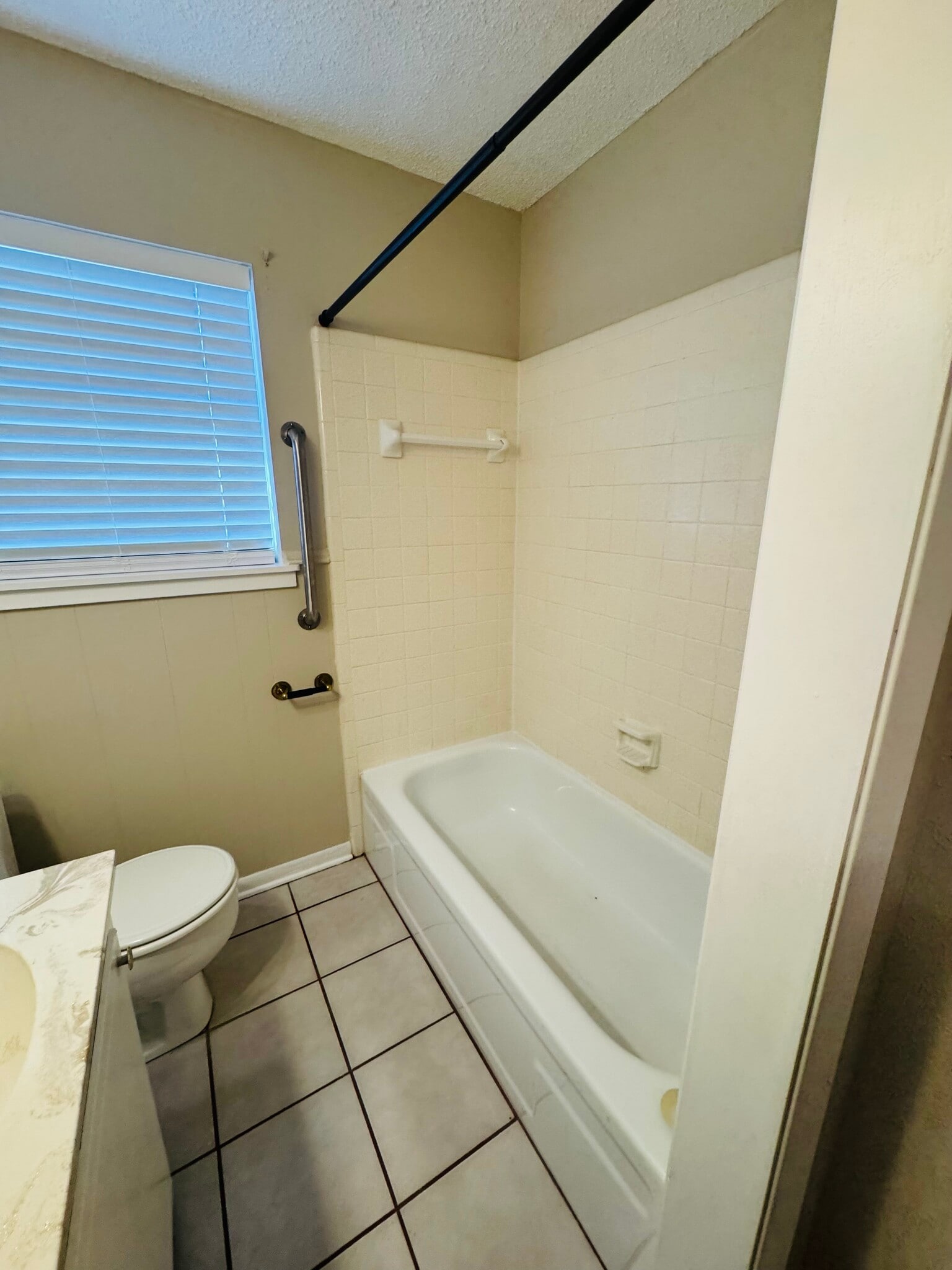 Building Photo - 115 Fairview Dr