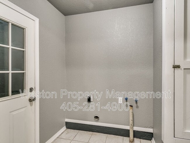 Building Photo - 1304 Regency Blvd