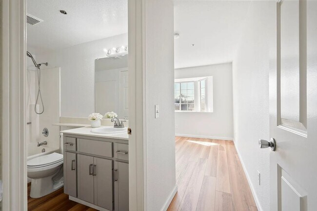 Building Photo - SD: Stunning 3BD/2.5BA Townhome in Imperial Beach with Ocean Views, Rooftop Patio & In-Unit Laundry