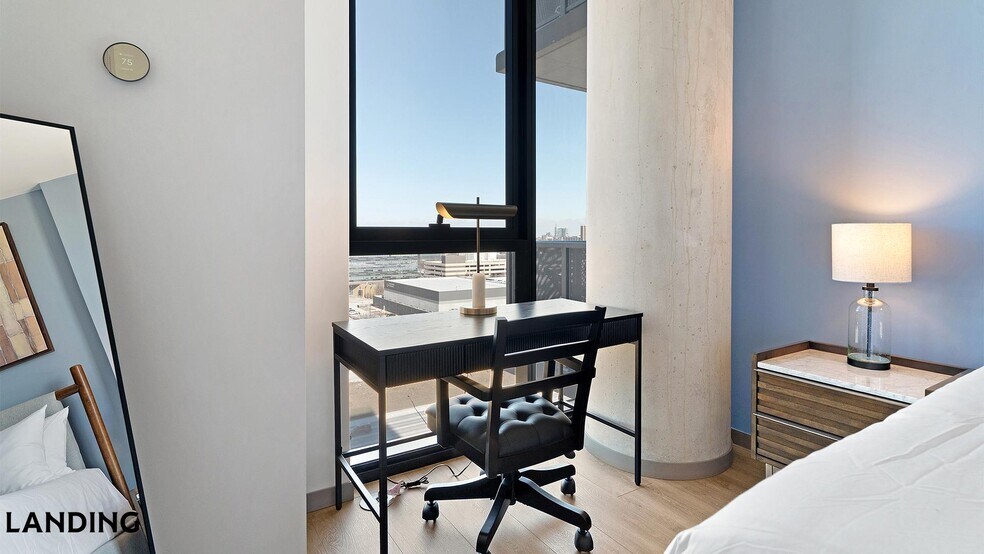 Building Photo - 513 S Damen Ave