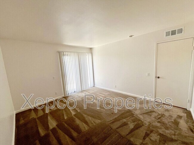 Building Photo - 479 Bradshaw E Ln