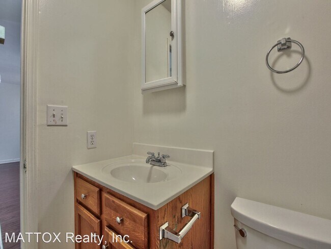 Building Photo - 2 br, 1.5 bath House - 4791 Leah Court