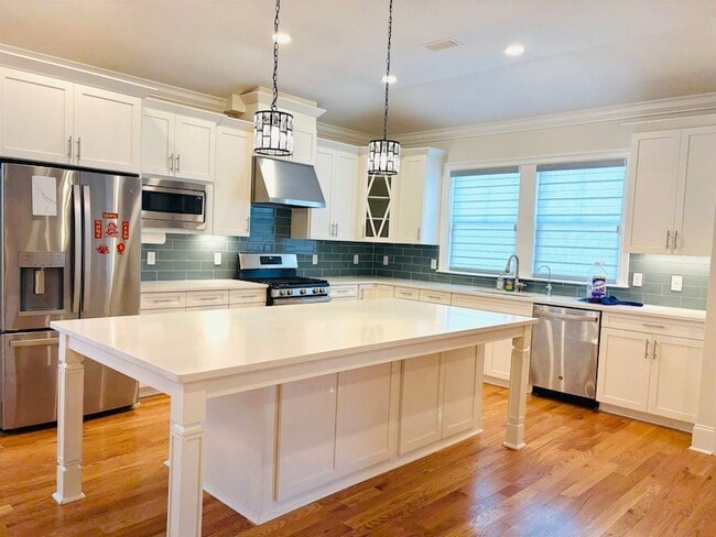 Building Photo - 2506 Blue Ridge Dr