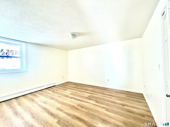 Building Photo - 112 Woodbine St