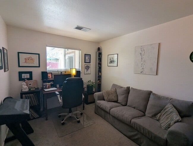 Building Photo - 257 Ironwood St