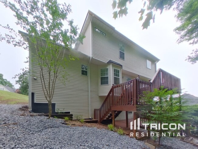 Building Photo - 800 Georgian Hills Dr