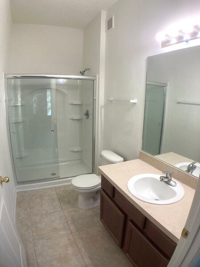 Building Photo - Spacious 3-Bedroom Condo with Pond Views &...