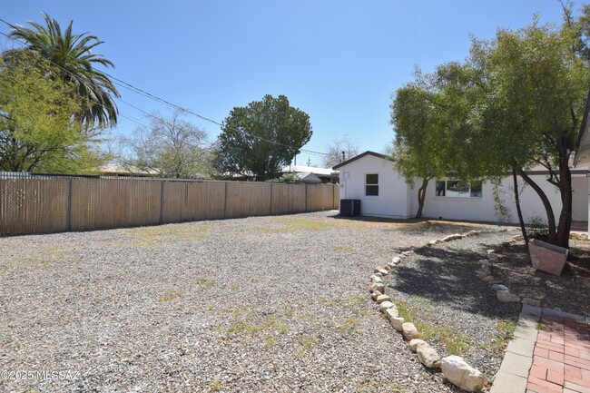 Building Photo - 4233 E Lester St