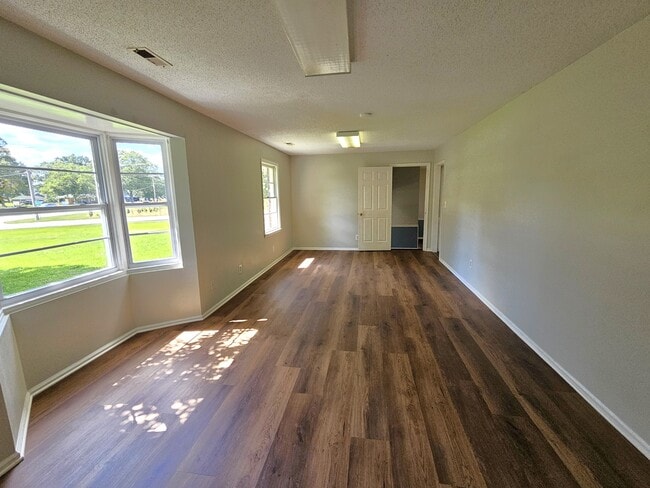Building Photo - 1198 Holly Springs Rd