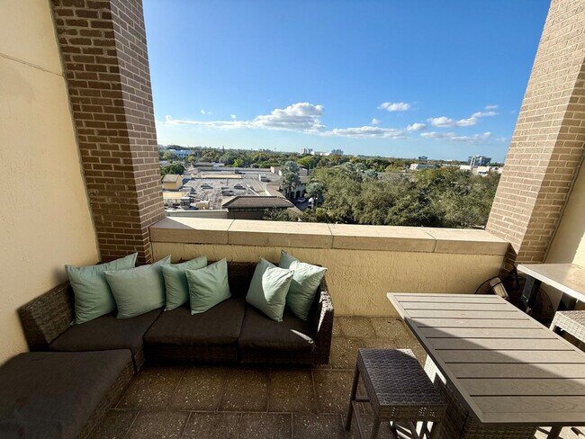 Building Photo - 139 NE 32nd St