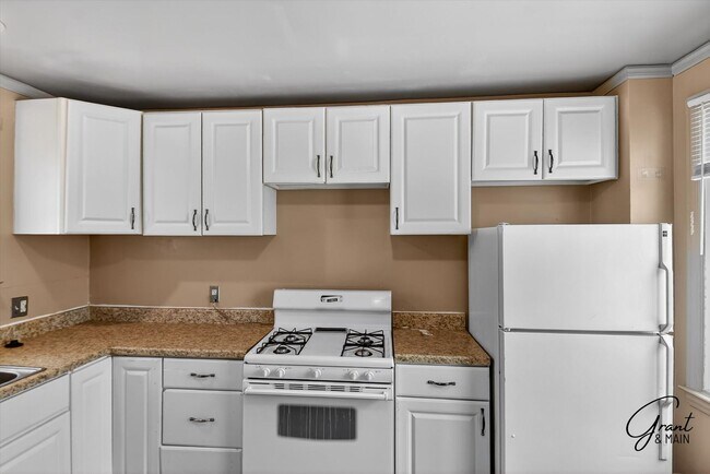 Building Photo - 3 Bedroom Bungalow - $1300