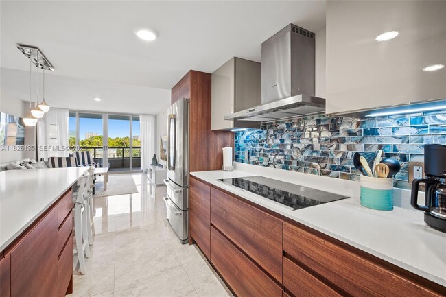 Building Photo - 9261 E Bay Harbor Dr